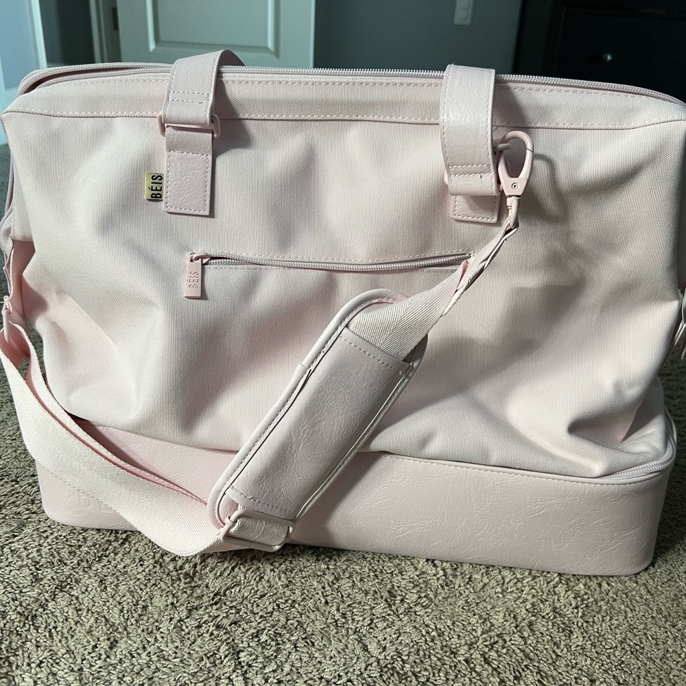 Beis regular weekender in Sagura pink color.
